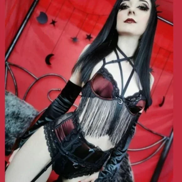 Killstar ✦ She's Poison Bra & Garter Set ✦ Blood Red Gothic Lace Strappy S NWT - Picture 9 of 11